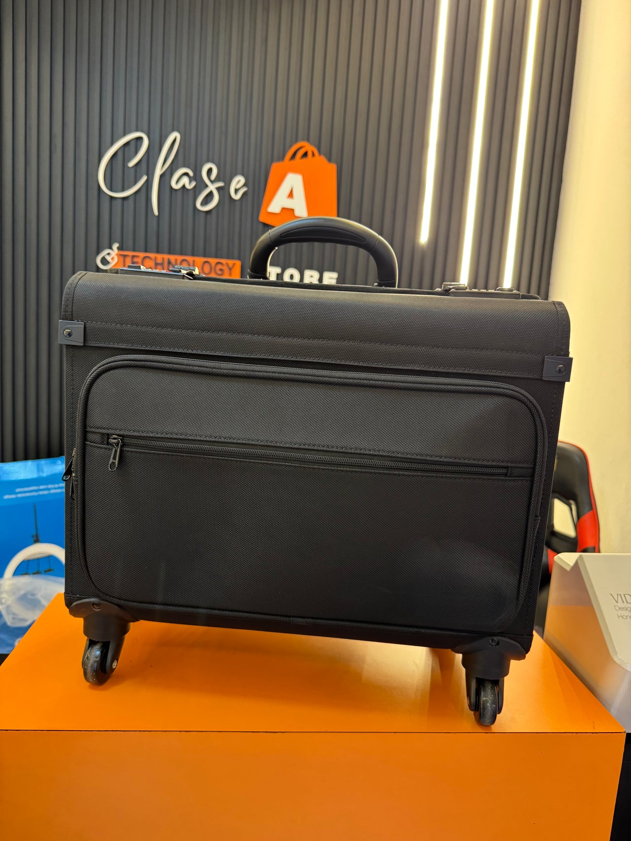 Maletín Ejecutivo marca MICLA con Ruedas 360, Para Pilotos, Viajeros y Visitador A Médico, abogados, médicos, vendedores